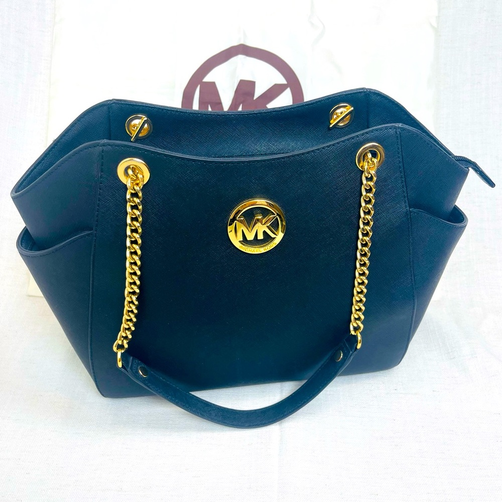 Michael Kors Jet Set Travel Chain Tote with dust bag